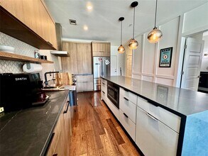 Building Photo - 3114 S Congress Ave