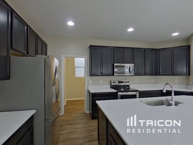 Building Photo - 40859 W Portis Dr