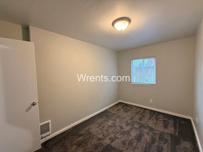 Building Photo - 301 E Nora Ave