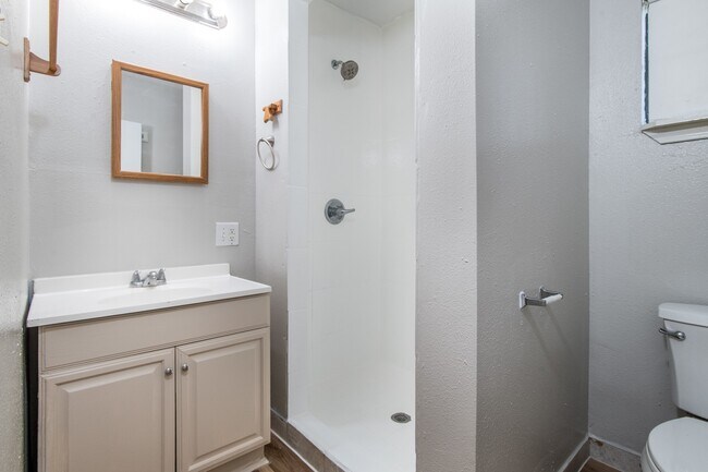 Building Photo - 1007 E Main St