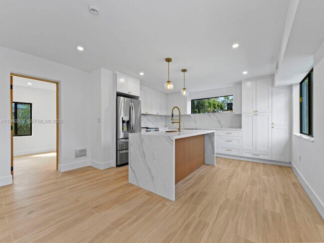 Building Photo - 5841 SW 13th St