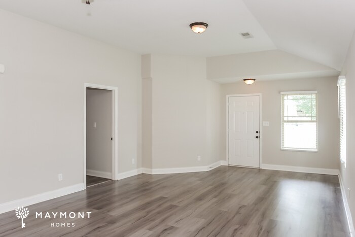 Building Photo - 243 Bermuda Lakes Dr