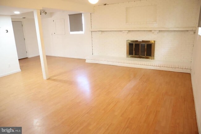 Building Photo - 910 Allan Rd