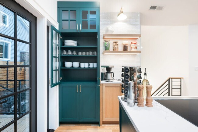 Building Photo - 2453 4th Ave W