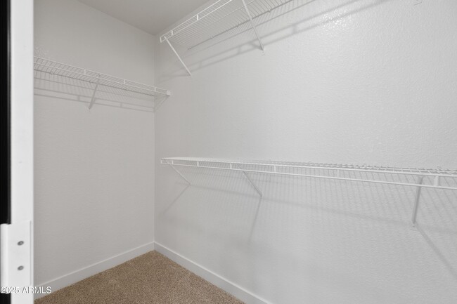 Building Photo - 3018 E Roveen Ave