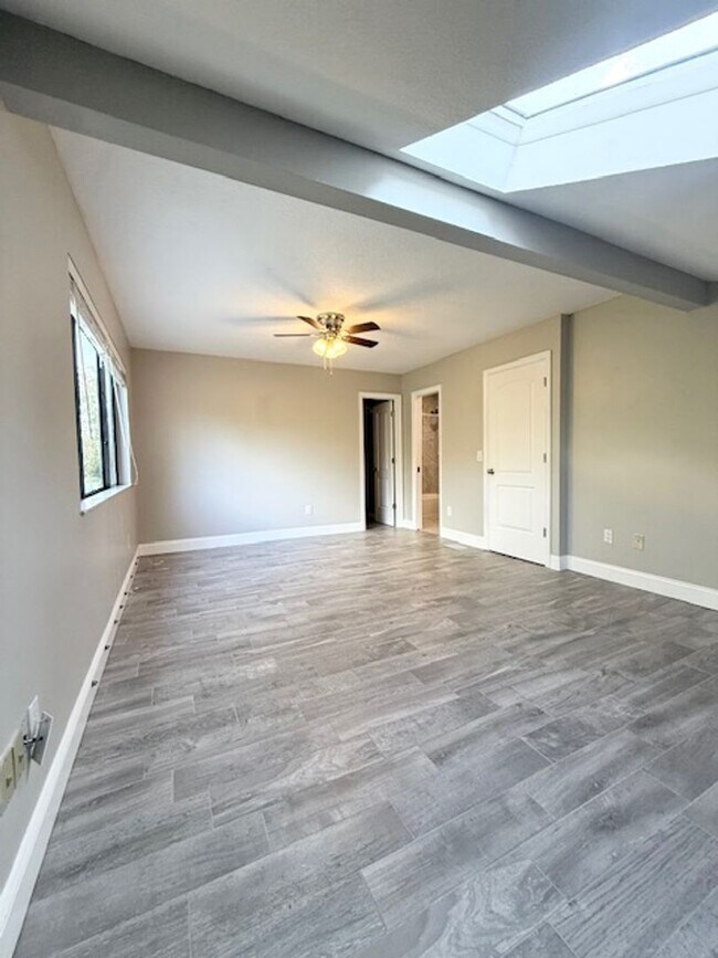 Building Photo - 621 Landings Pl