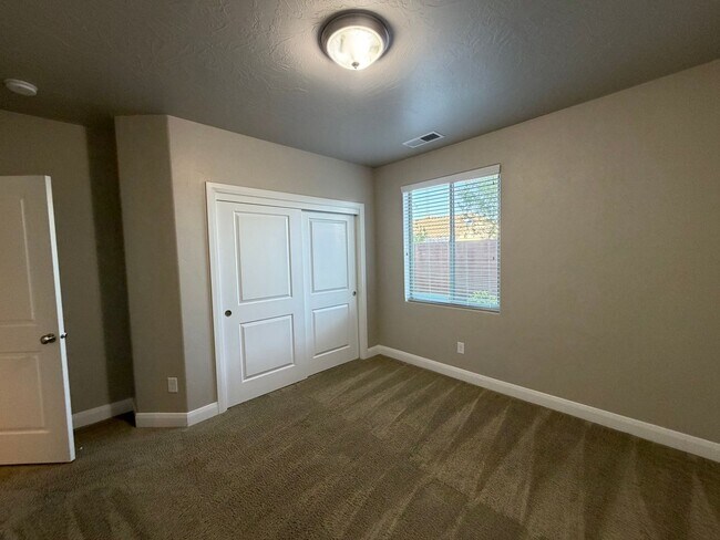 Building Photo - 469 E Barcelona Dr