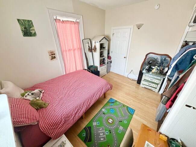 Building Photo - 81-83 Monroe Street