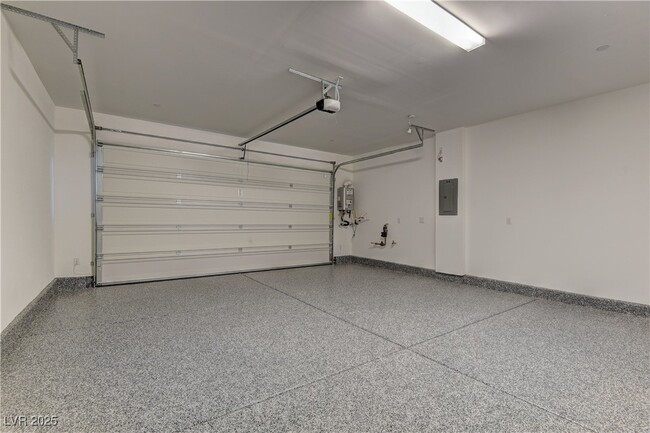 Building Photo - 600 Carriage Hill Dr