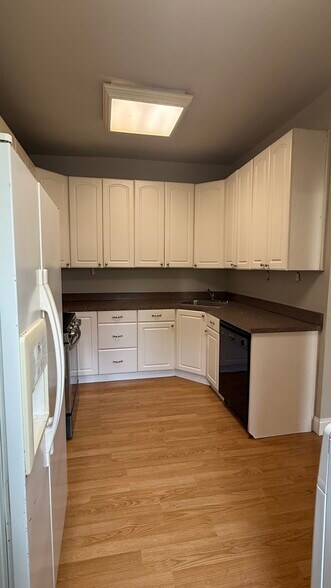 Kitchen - 62 Penn Blvd
