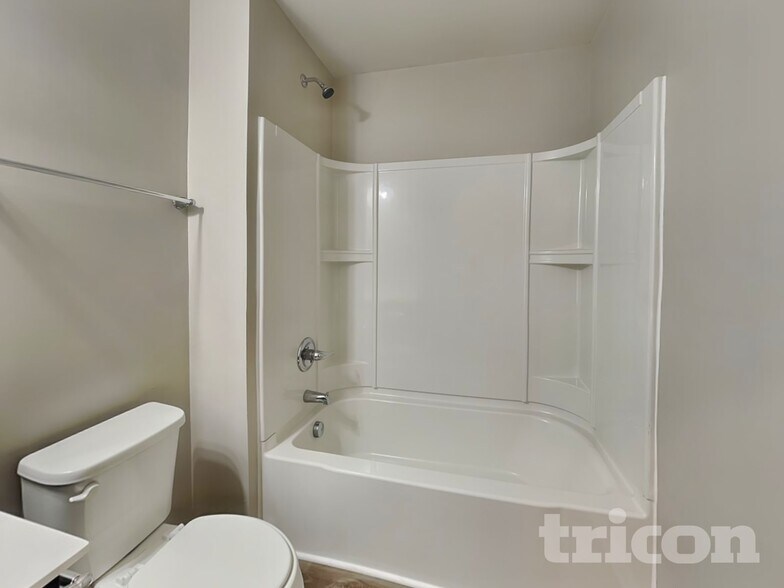Building Photo - 38 E Lumber Ct