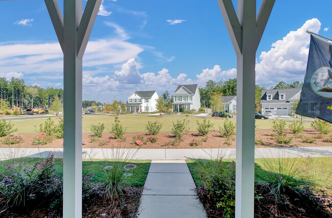 Building Photo - 360 Great Lawn Dr