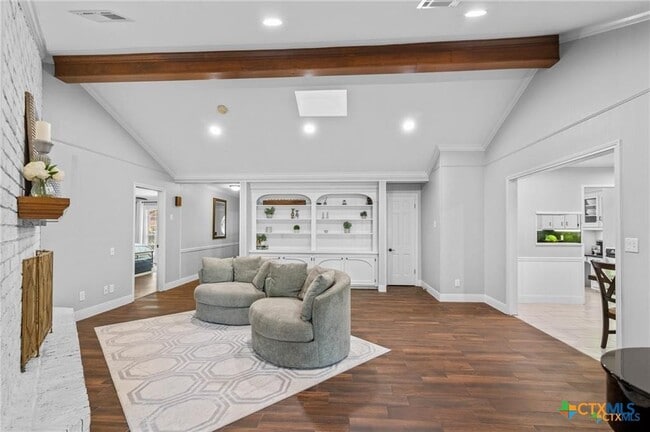 Building Photo - 6037 Country Club Dr