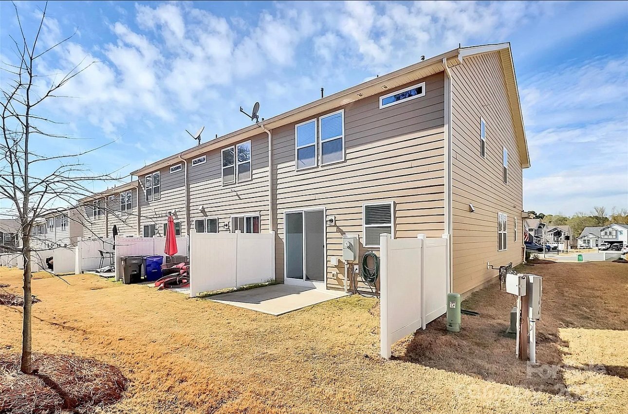 Building Photo - 16042 Red Buckeye Ln