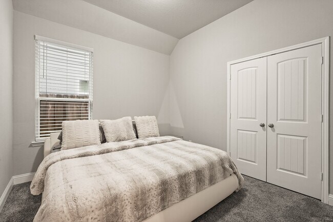 Building Photo - 1710 Forest Mist Dr