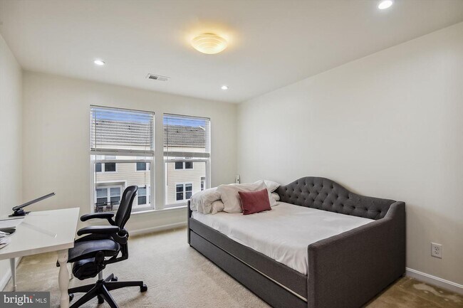 Building Photo - 3028 Rittenhouse Cir