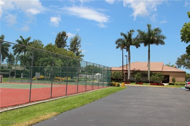 Building Photo - 915 New Waterford Dr