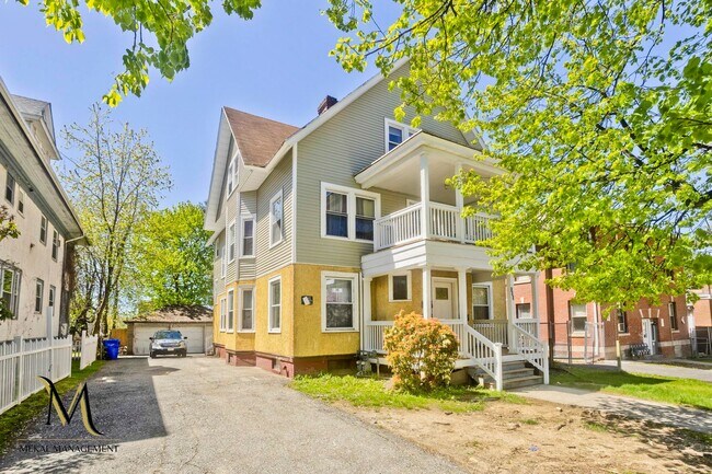 Building Photo - 122 Fort Pleasant Ave