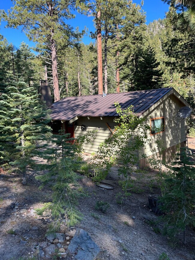 Building Photo - LONG-TERM RENTAL: Excellent Location with Private Beach Access!
