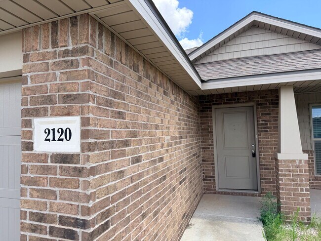 Building Photo - "Charming 3-Bed, 2-Bath Home with 1543 Sq Ft of Comfort on N Texas Ave, Lubbock!"