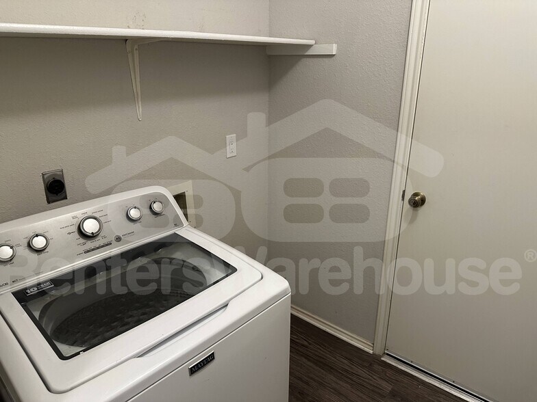 Building Photo - 11921 Sky W Dr