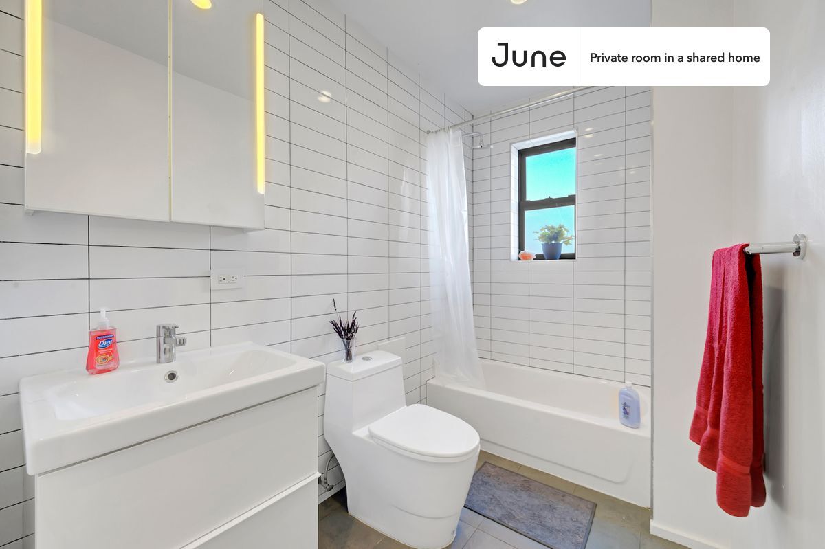 Building Photo - Room in Shared 3.0 bed/1 bath home