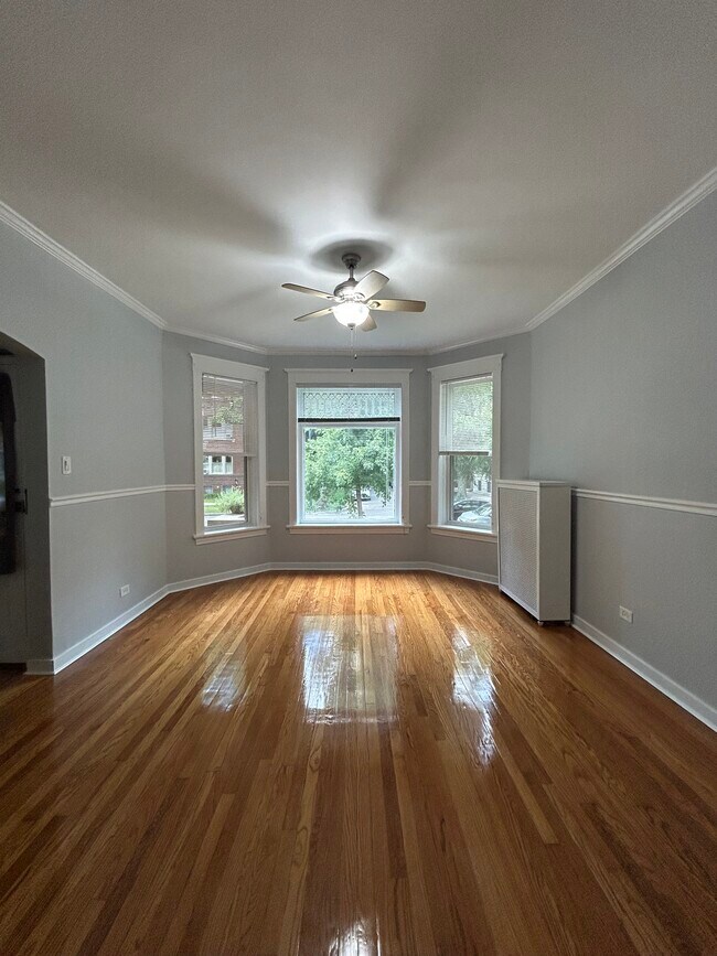 Building Photo - 1263 W Thorndale Ave