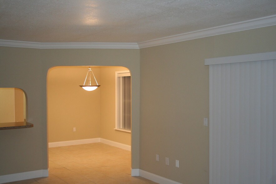 Building Photo - Orange North Apartments & Villas