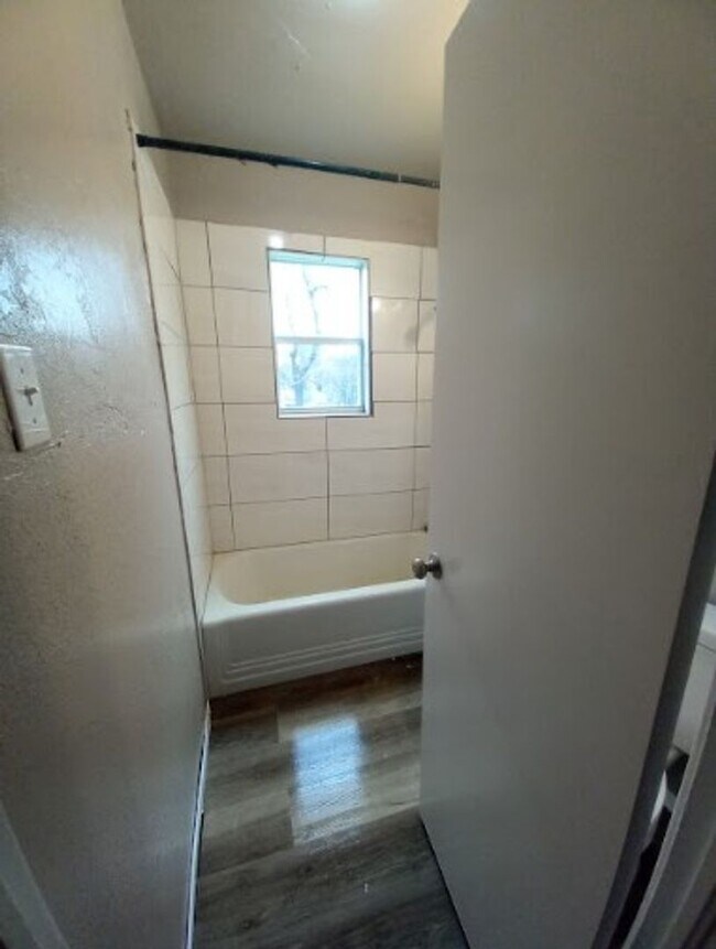 Building Photo - Cute 2 Bedroom Home!