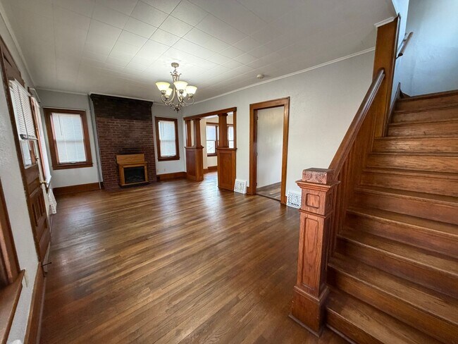 Building Photo - PRICE REDUCED! 3 Bedroom, 2 Bathroom House Located in Stanton near downtown and High School!