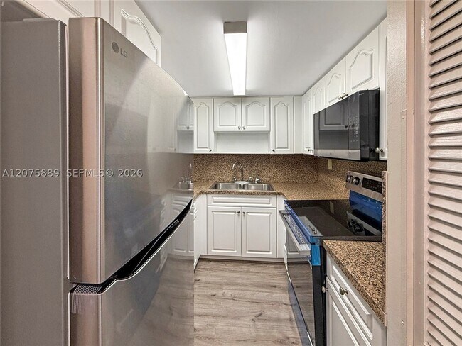 Building Photo - 995 SW 84th Ave