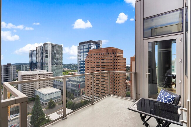 Spacious SW facing patio - 10610 NE 9th Pl