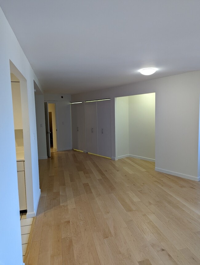 Building Photo - 10 Rogers St