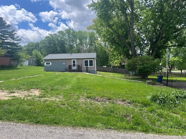 Building Photo - 410 Lakeview-