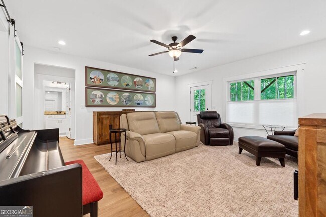 Building Photo - 1100 Hidden Hills Cir