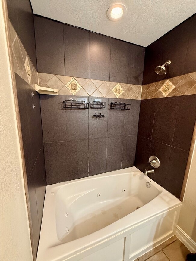 Building Photo - 3727 Putnam Dr