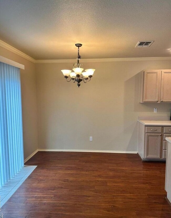 Building Photo - 3 BD/2.5 BA AVAILABLE IN GATED COMMUNITY I...