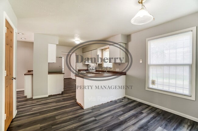 Building Photo - 1103 Searles Rd