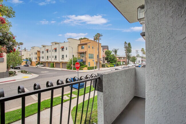 Building Photo - 10823 Hortense St