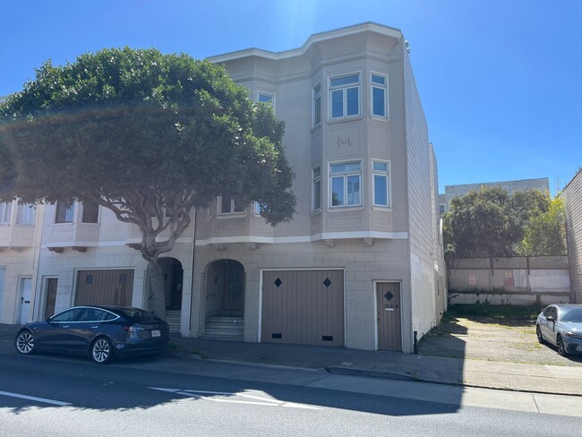 Primary Photo - 2245-2247 Lombard Street