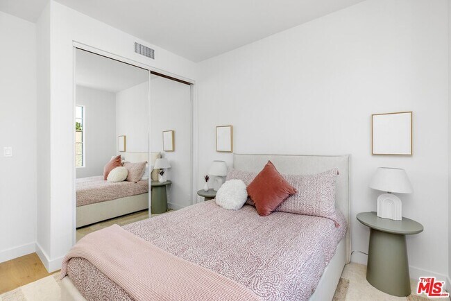 Building Photo - 14234 Dickens St