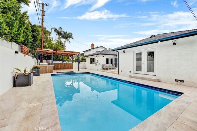 Building Photo - 4912 Alonzo Ave