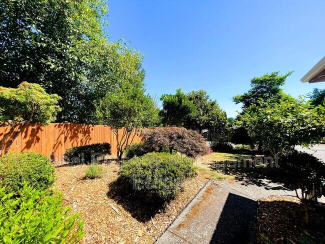 Building Photo - 3022 Russell Way