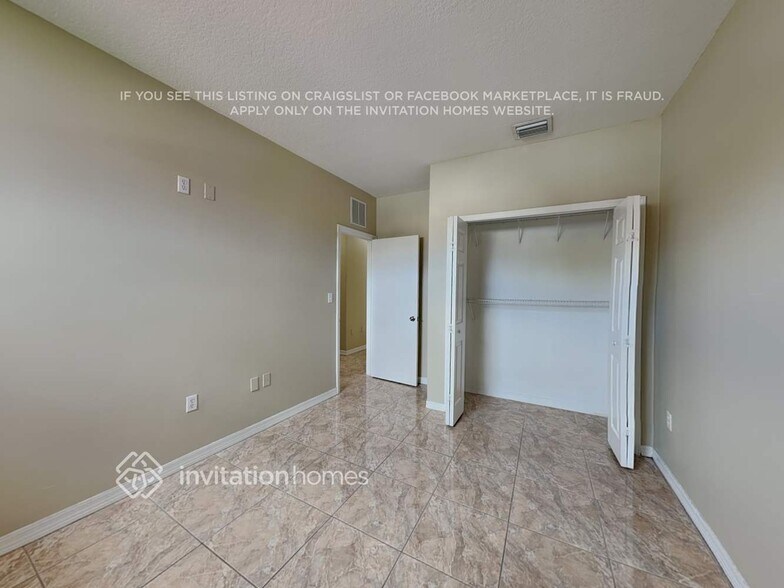 Building Photo - 5851 SW 163rd Pl