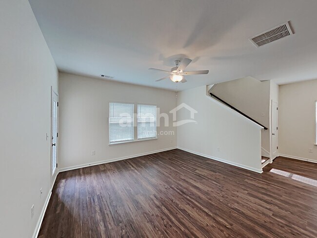 Building Photo - 142 Cheatham Hill Ln