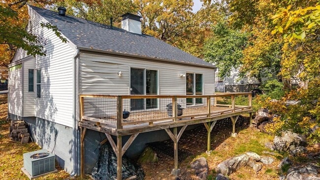 Building Photo - 102 Windwood Ln