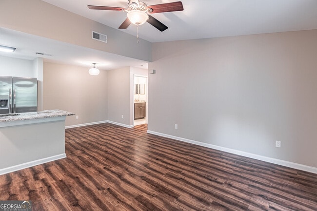Building Photo - 547 Granville Ct