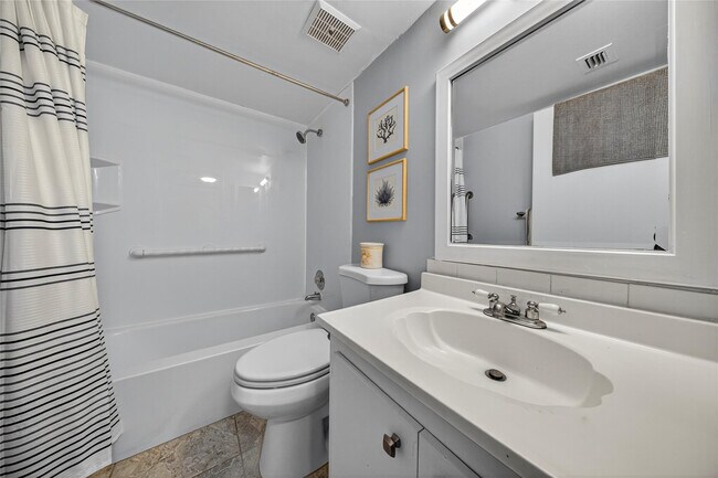 Building Photo - 209 N Fort Lauderdale Beach Blvd