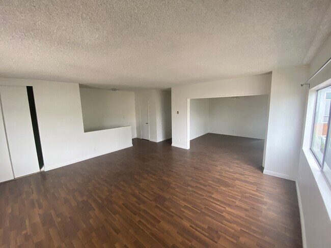 living room - 1547 Stanford St