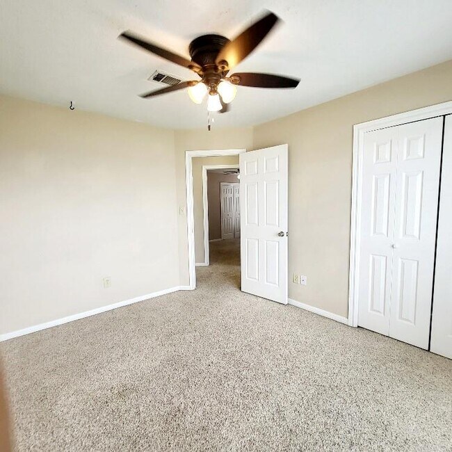 Building Photo - 16430 Clearwater Cir